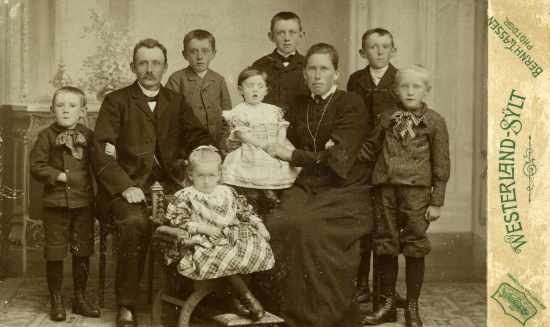 Magda Heicksen und Familie. Sie ist auf dem Foto die Jüngste.