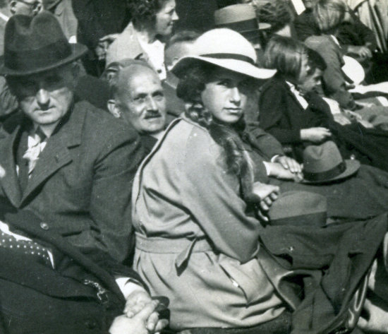 Ursula Haake auf einer Dampferfahrt von Bremen nach Bremerhaven 1935